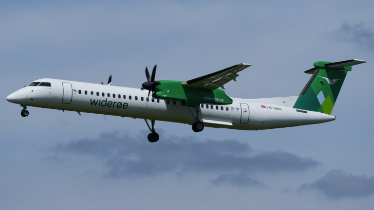 Bombardier Dash 8 Q400 turboprop aircraft similar to Colgan Air Flight 3407
