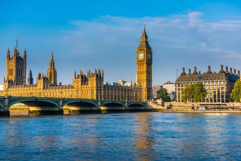 London skyline with Big Ben representing expansion of online casino into UK market